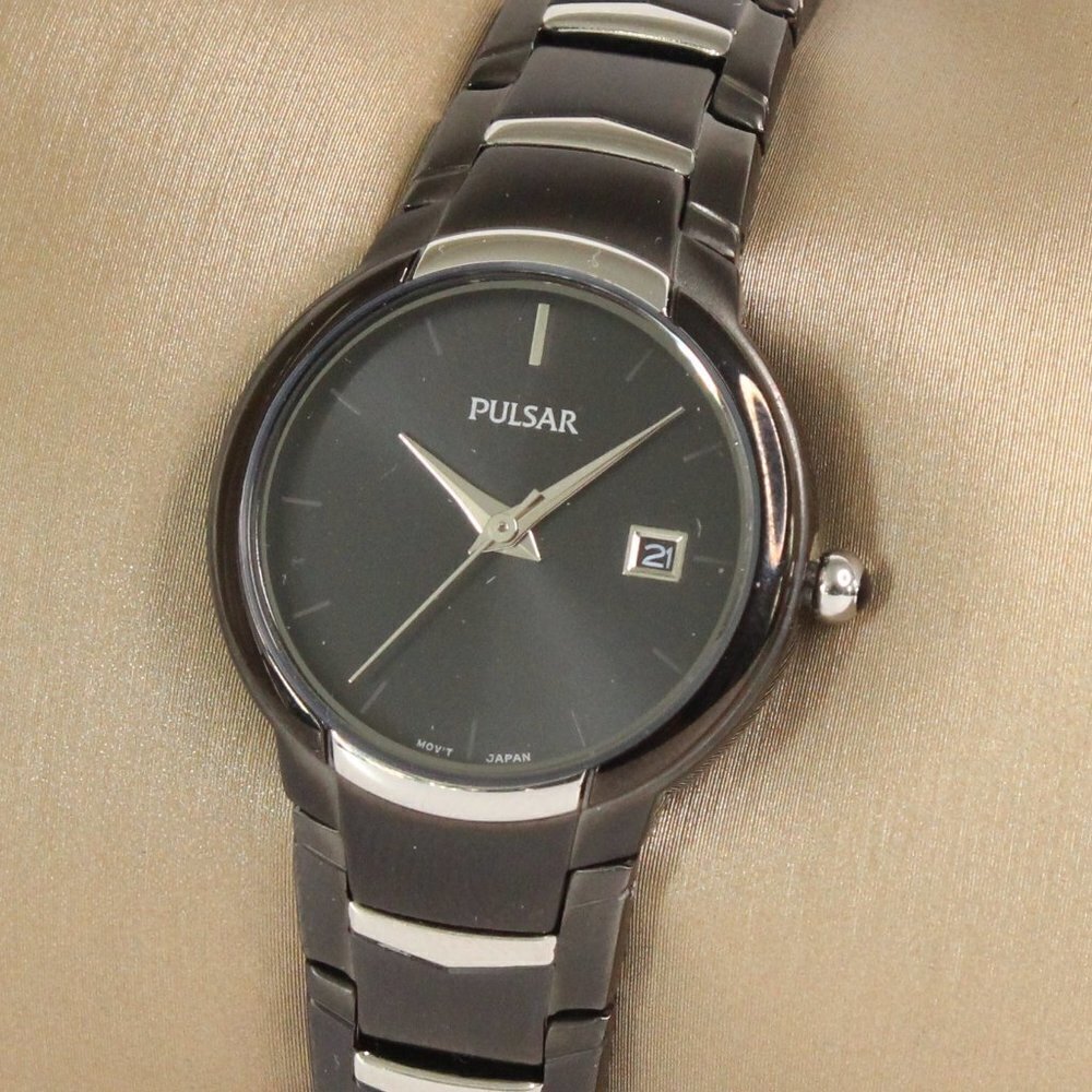 Pulsar Ladies Casual Quartz Watch Black Ion Coated Polished Hand 25mm - Picture 7 of 11